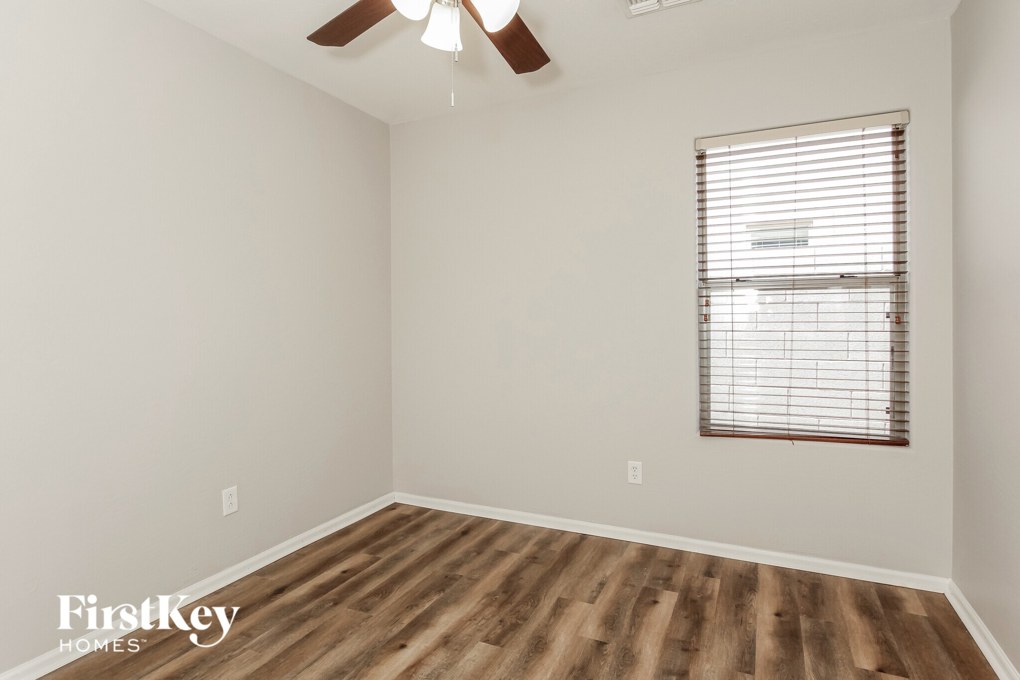 Building Photo - 1222 W Jersey Way