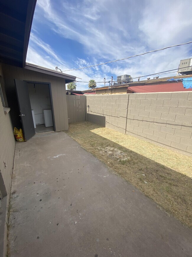 Building Photo - 1802 E Virginia Ave