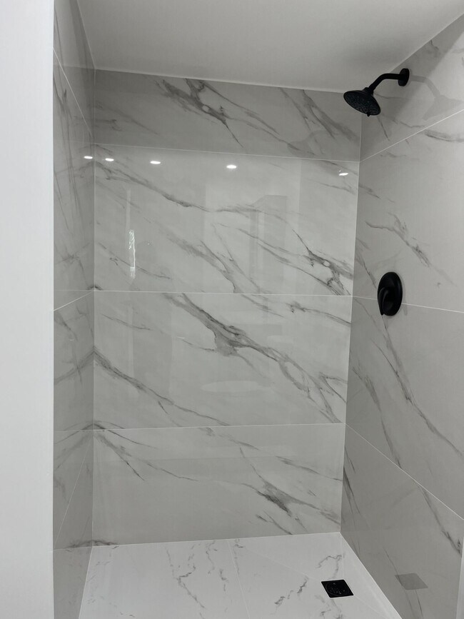 Building Photo - 480 NW 20th St