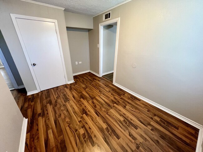 Building Photo - 3225 Knox St