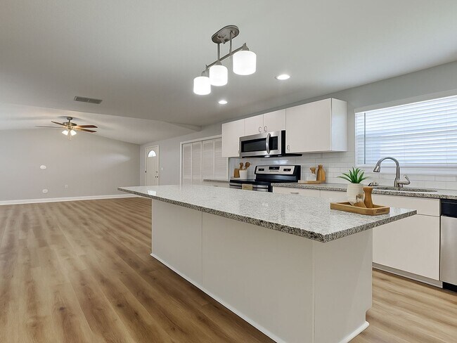 Building Photo - Beautiful 3 Bed 2 Baths Home in East Tampa!