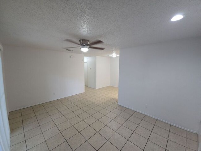 Building Photo - **Updated 2 Bed Home with Covered Carport ...