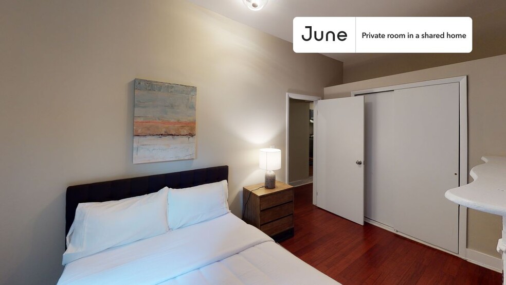 Building Photo - Private bedroom in 3 bed/2 bath Home