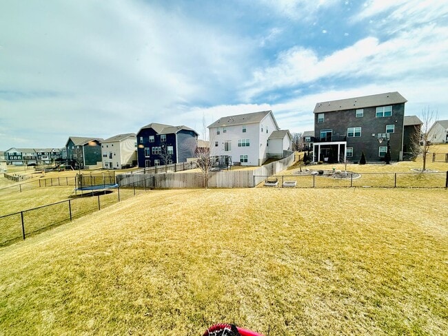 Building Photo - Solar Home!  Beautiful 4bed/3bath Single Family Home in Shakopee