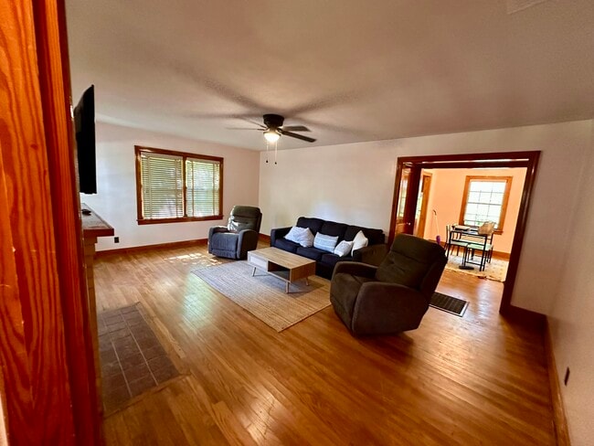 Building Photo - 47 Brentwood Dr