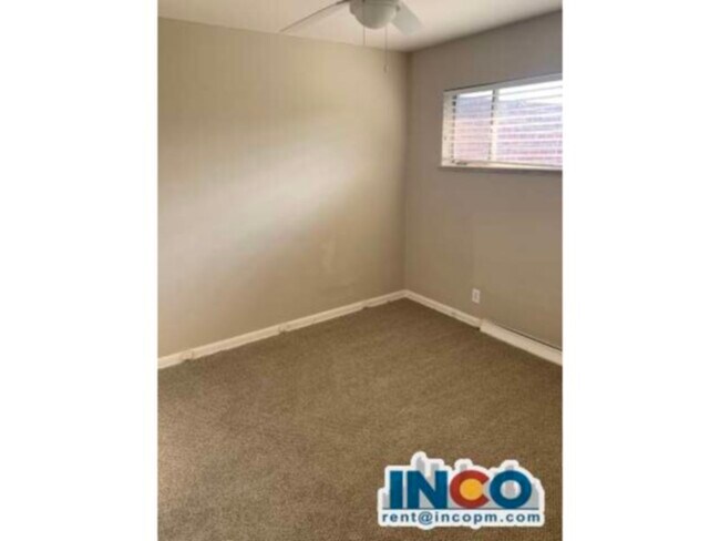 Building Photo - 4940 Lakeshore Dr