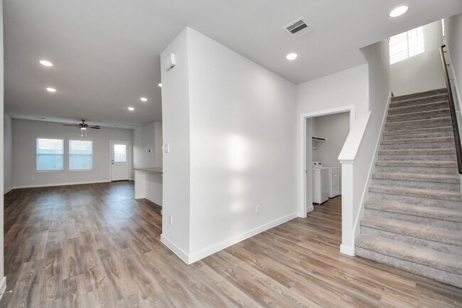 Building Photo - 5611 Fresh View Ct