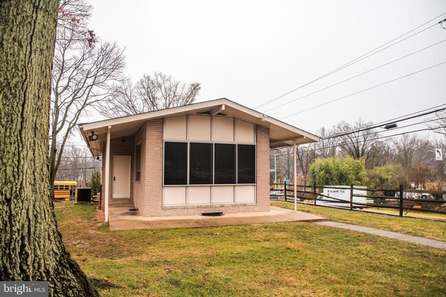 Building Photo - 980 Davisville Rd