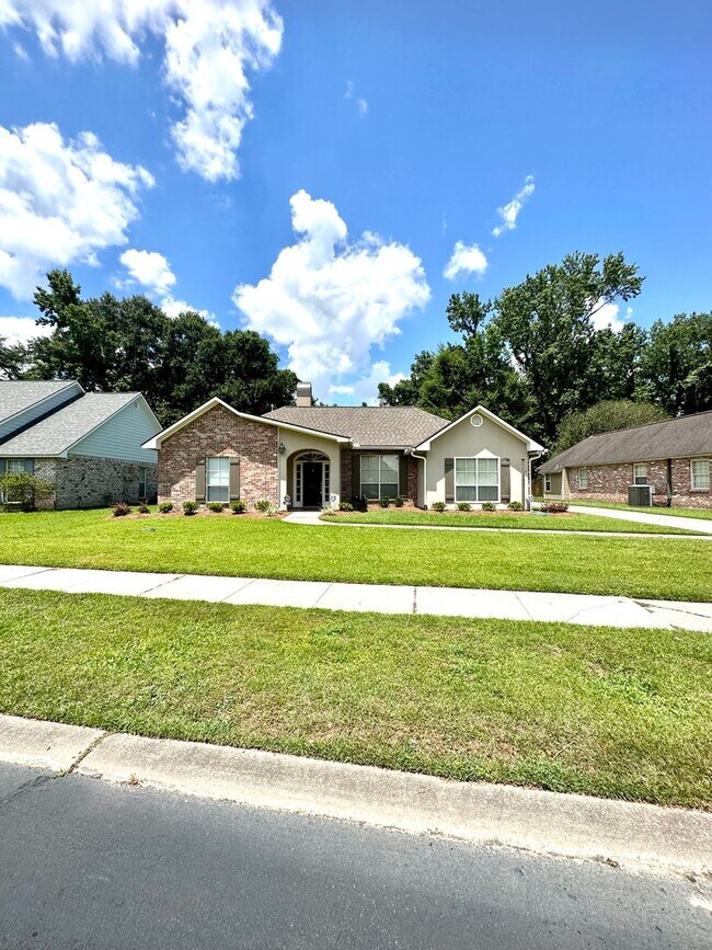 Building Photo - 11821 Thornberry Ln