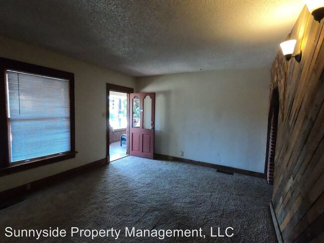 Building Photo - 943 Broadway