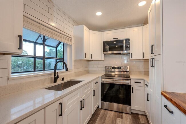 Building Photo - 6440 Greylynne St