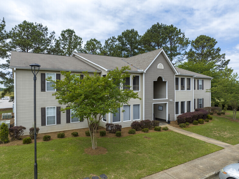 Building Exterior - The River Apartments