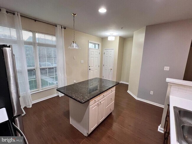 Building Photo - 439 Amelanchier Ct