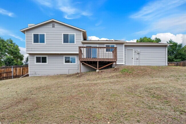 Building Photo - 465 Saddlemountain Rd
