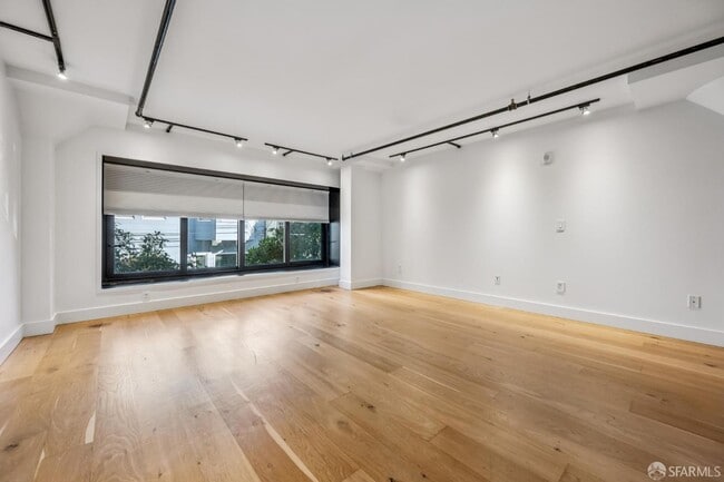 Building Photo - 1875 Mission St