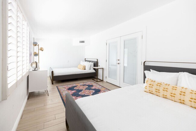 Building Photo - 2199 Sq Ft 4 bedroom 2 bath with Pool & Pool Table - Under Market Rate!