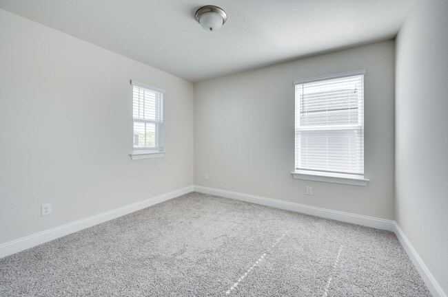 Building Photo - Awesome energy-efficient 4BE/2.5BA home in...