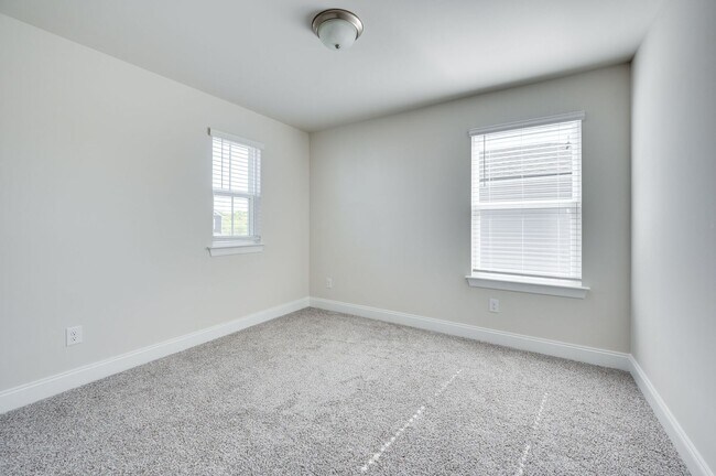 Building Photo - Awesome energy-efficient 4BE/2.5BA home in the Skyridge neighborhood!