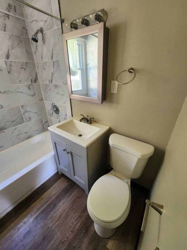 Building Photo - Charming 3-Bedroom Property in Prime Location