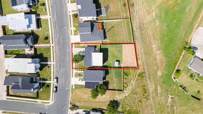 Building Photo - 5809 Toscana Ave