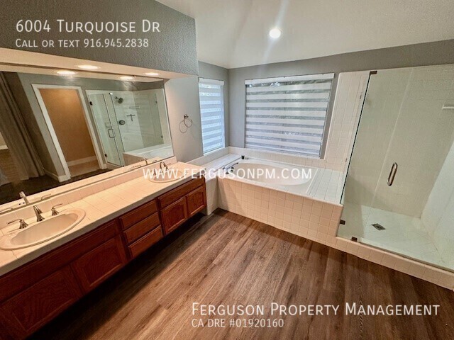 Building Photo - 6004 Turquoise Dr