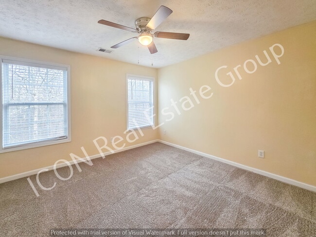 Building Photo - 4/2.5 home in a swim/tennis community