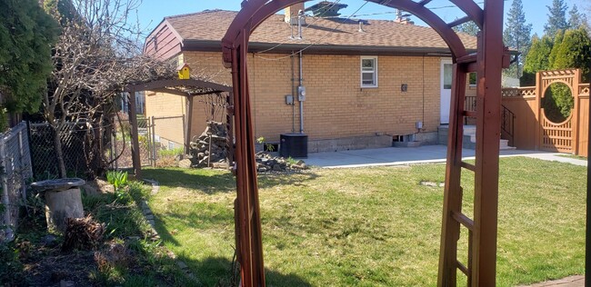 Building Photo - Available June 10th 3-bedroom, 2 bath home on a corner lot near Hamblen Elementary School