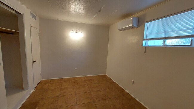 Building Photo - 3225 E Patricia St