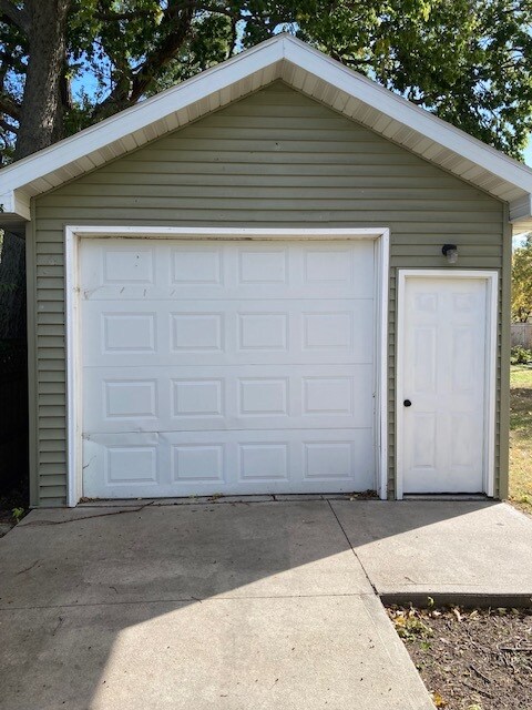 Building Photo - 115 W 13th St