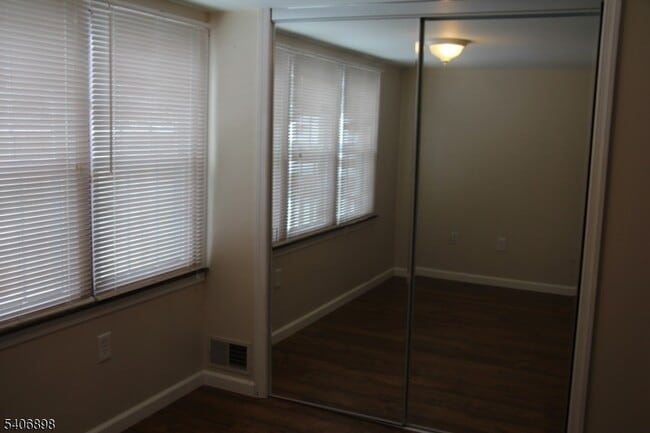 Building Photo - 31 Ringwood Ln