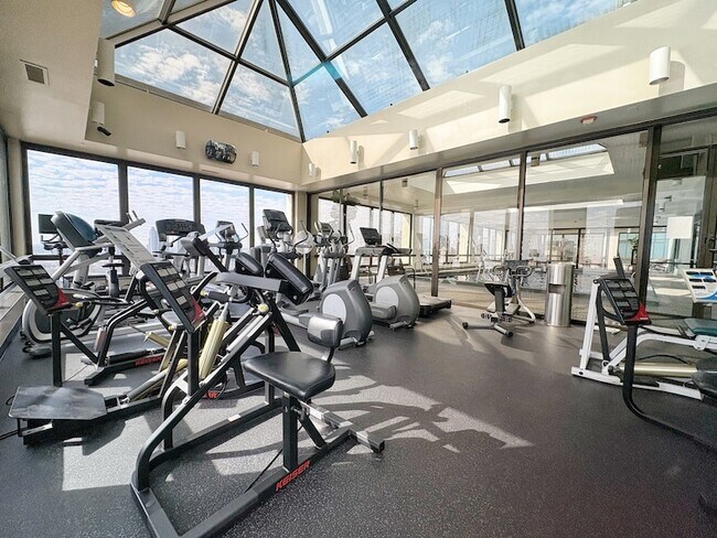 Building Photo - 360 E Randolph St