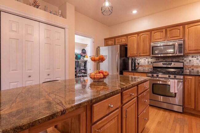 Building Photo - Bright, Spacious Home with Tons of Charm and Comfort