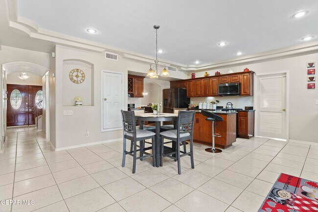 Building Photo - 1091 Los Moros Dr
