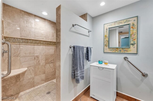 Building Photo - 5950 Pelican Bay Blvd