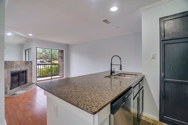 Building Photo - 8888 Tallwood Dr