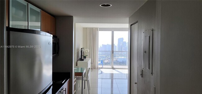 Building Photo - 1750 N Bayshore Dr