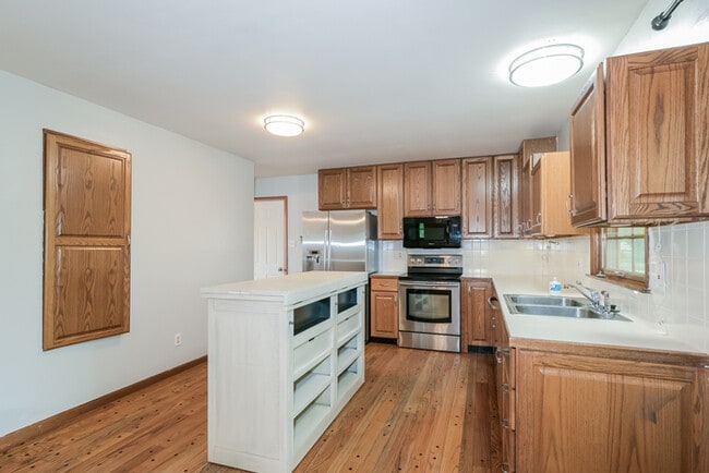 Building Photo - Fantastic 3bd/3ba home! Let yourself in!