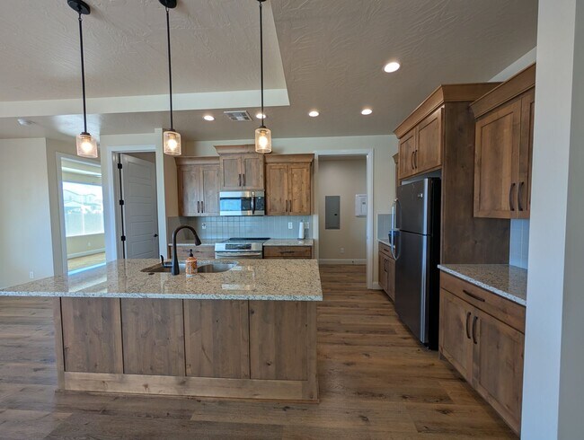 Building Photo - 951 N Main St