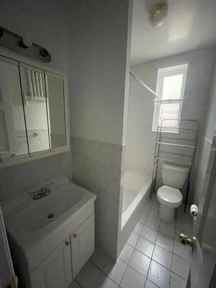 Building Photo - 345 E 54th St