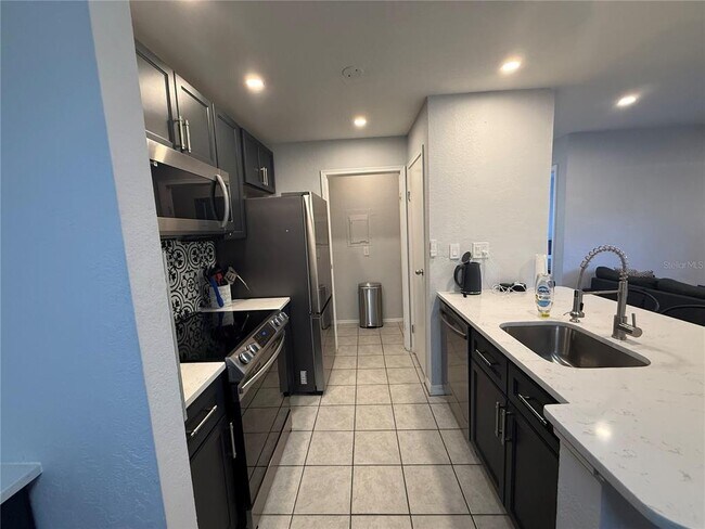 Building Photo - 1400 Gandy Blvd N