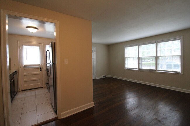 Building Photo - 2702 Howell Terrace