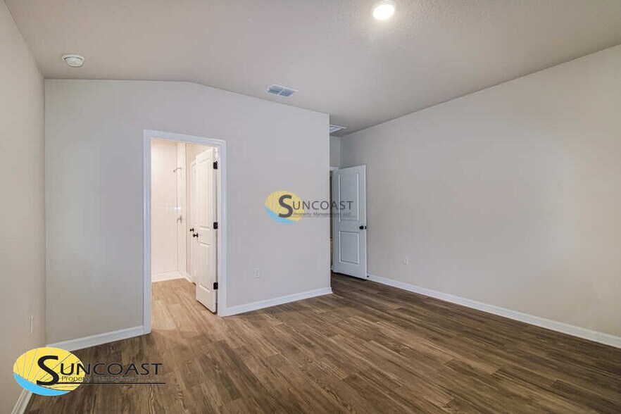 Building Photo - 5077 SW 155th Loop