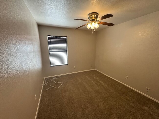 Building Photo - Beautiful & Cozy Chandler Home!