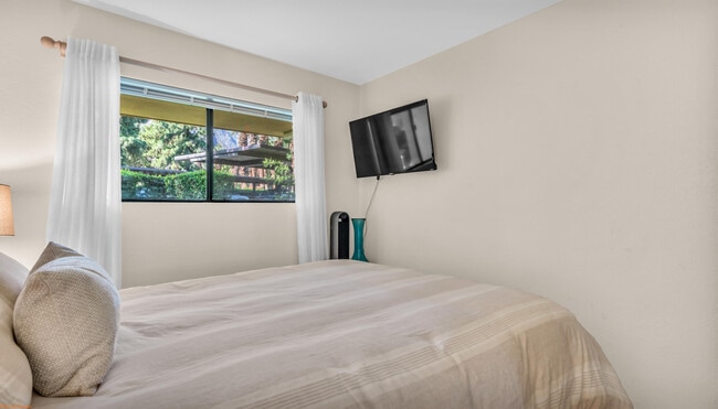 Building Photo - 2800 N Los Felices Rd