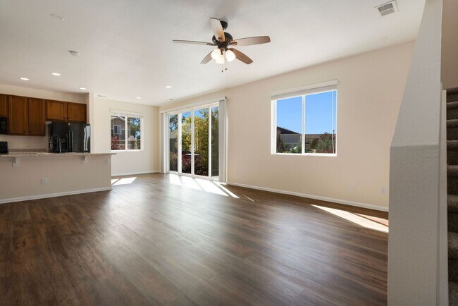 Building Photo - 4 Bedroom Home on Corner Lot in Quiet Jaco...