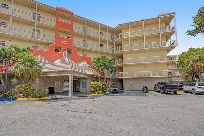 Building Photo - 8290 Lake Dr