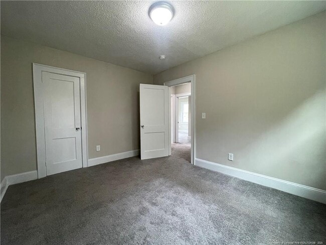 Building Photo - 216 Oakland Dr