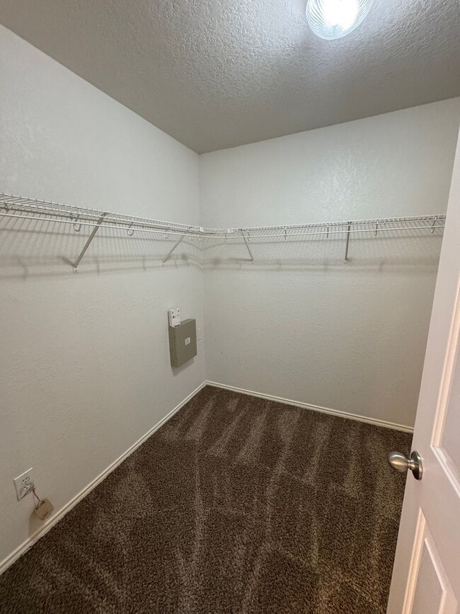 Building Photo - CUTE 2-STORY NESTLED ON A CUL-DE-SAC FEATURING AN ISLAND KITCHEN WITH STOVE/RANGE, DISHWASHER, MI...