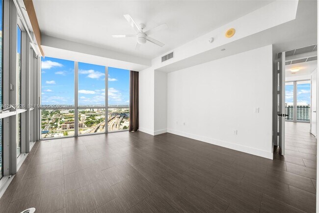 Building Photo - 1100 Biscayne Blvd