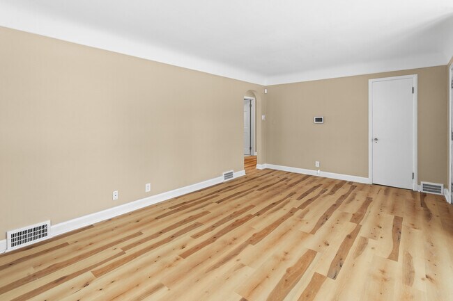 Building Photo - 2128 Windemere Ave